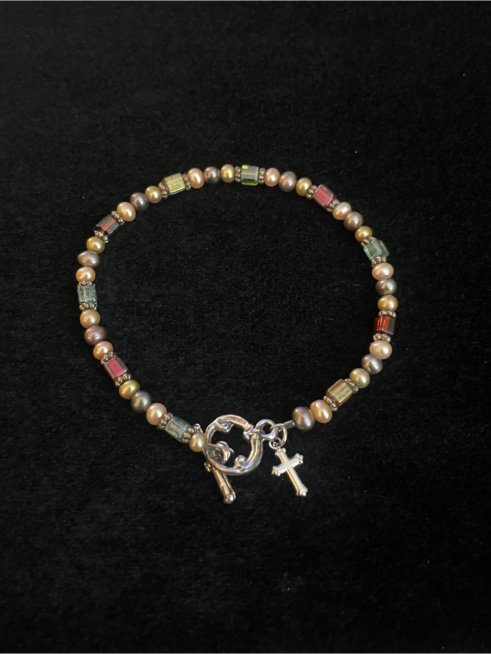 REAL Pearl & Multicolor Glass Bead Charm Bracelet with Cross  NWOT! 7.5”